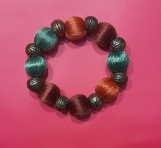 Pulsera artesanal multicolor abalorios metálicos