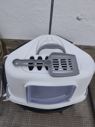 Arenero para gato con filtro y pala