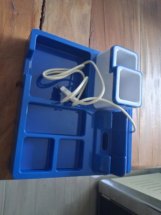Organizador de escritorio azul y blanco