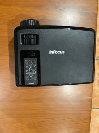 Proyector InFocus X6 + pantalla TRAULUX 200x200 cm