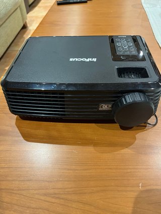 Proyector InFocus X6 + pantalla TRAULUX 200x200 cm