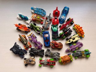Lote 4 , 25 coches Hot Wheels