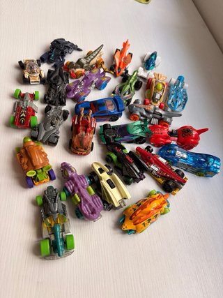 Lote 4 , 25 coches Hot Wheels