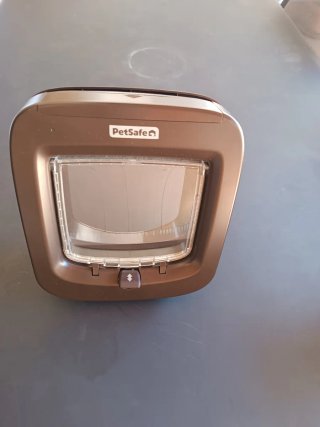 Porta per animali domestici con microchip PetSafe Marrone