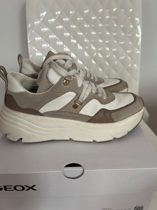 Deportivas Geox Beige y Blancas