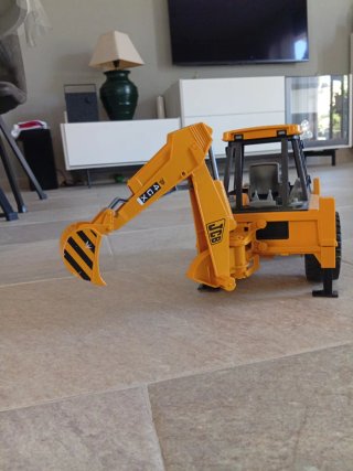 Tractor de juguete JCB