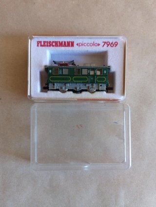 Locomotora FLEISCHMANN Limpia Vías