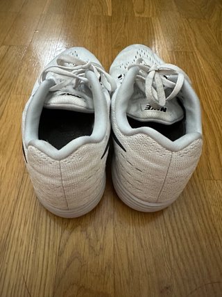 Zapatillas Nike Blancas y Negras