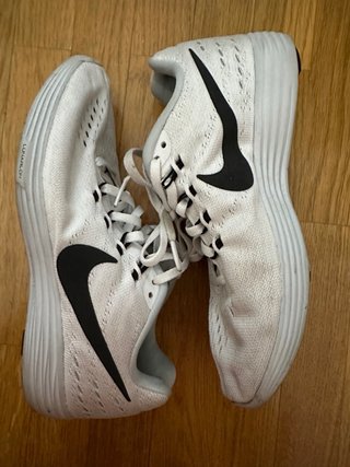 Zapatillas Nike Blancas y Negras
