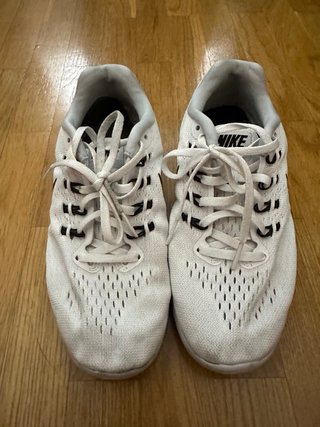 Zapatillas Nike Blancas y Negras