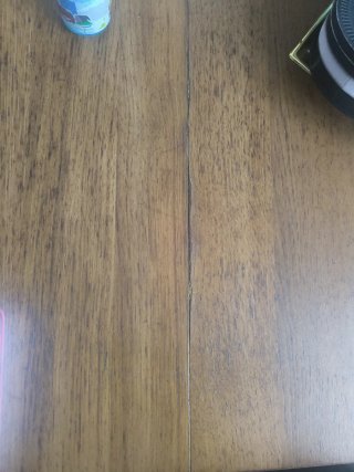 Mesa de comedor grande de madera y mimbre