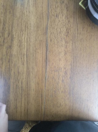 Mesa de comedor grande de madera y mimbre