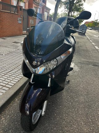 Suzuki Burgman 200, granate