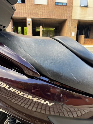 Suzuki Burgman 200, granate