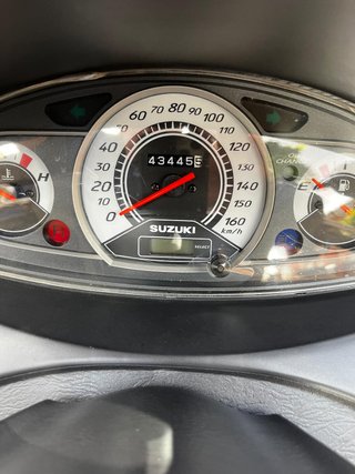 Suzuki Burgman 200, granate