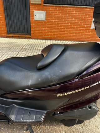 Suzuki Burgman 200, granate