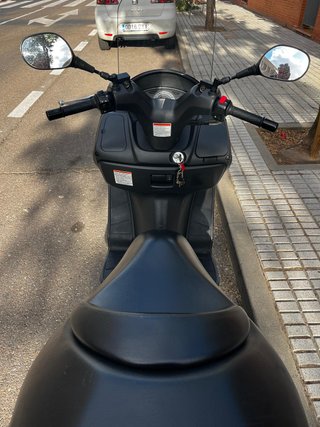 Suzuki Burgman 200, granate
