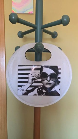 Bolso redondo blanco con foto