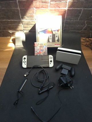 Nintendo Switch OLED Blanca y Negra
