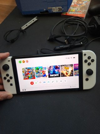 Nintendo Switch OLED Blanca y Negra