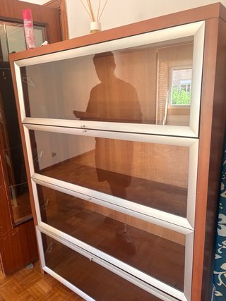Vitrina alta comedor madera y cristal