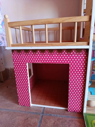 Casita de madera para muñecas
