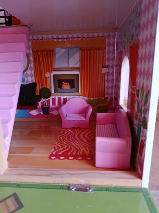 Casita de madera para muñecas