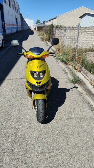 Suzuki Katana Scooter Amarillo ciclomotor