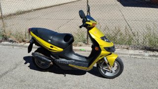 Suzuki Katana Scooter Amarillo ciclomotor