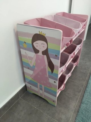Estantería infantil rosa con 9 cubos