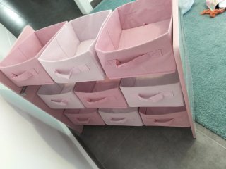 Estantería infantil rosa con 9 cubos