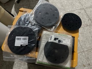 Lijadora Mirka Deros con caja
