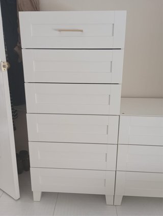 3 muebles blancos de madera con cajones. 40€/unida