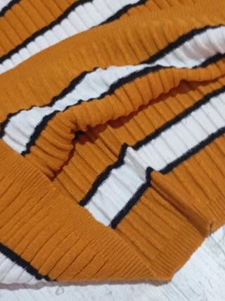 Camiseta Bershka rayas naranja y blanco