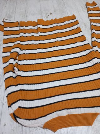 Camiseta Bershka rayas naranja y blanco