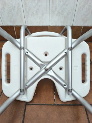 Silla de ducha ortopédica con corte en U y respald