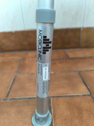 Silla de ducha ortopédica con corte en U y respald