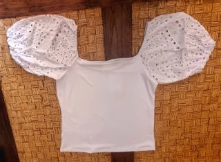 Top blanco manga abullonada
