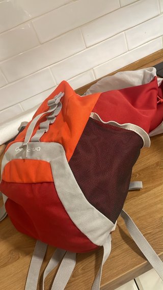 Mochila Quechua Naranja y Roja