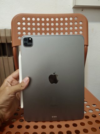 iPad Pro 11 4ª Gen 128GB + Tastiera + Pencil