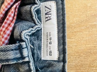 Pantalones vaqueros Zara con cinturón