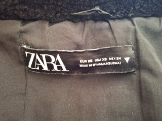 Abrigo Zara Negro con Capucha y Pelo