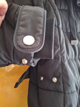 Abrigo Zara Negro con Capucha y Pelo