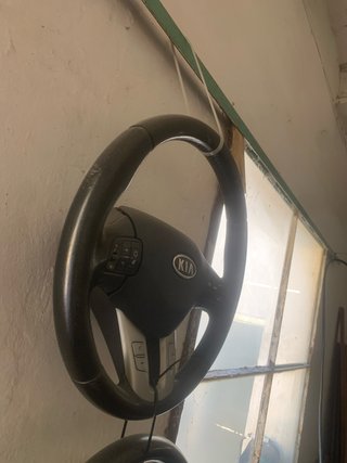 Volante Kia Ceed