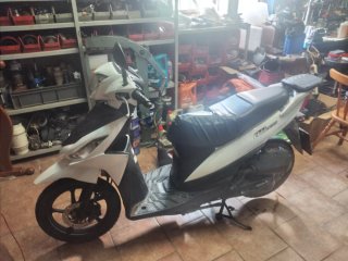 Suzuki Address Scooter Negra y Blanca