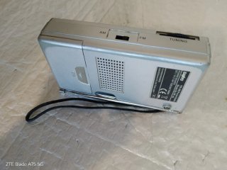 Radio Sanyo RP-64 AM/FM Plata.