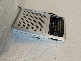 Radio Sanyo RP-64 AM/FM Plata.