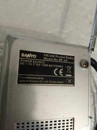 Radio Sanyo RP-64 AM/FM Plata.