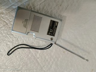 Radio Sanyo RP-64 AM/FM Plata.