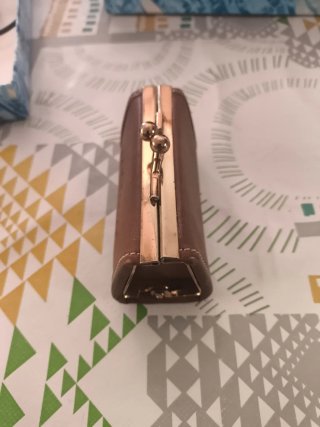 Monedero pequeño Marrón con Cierre Dorado